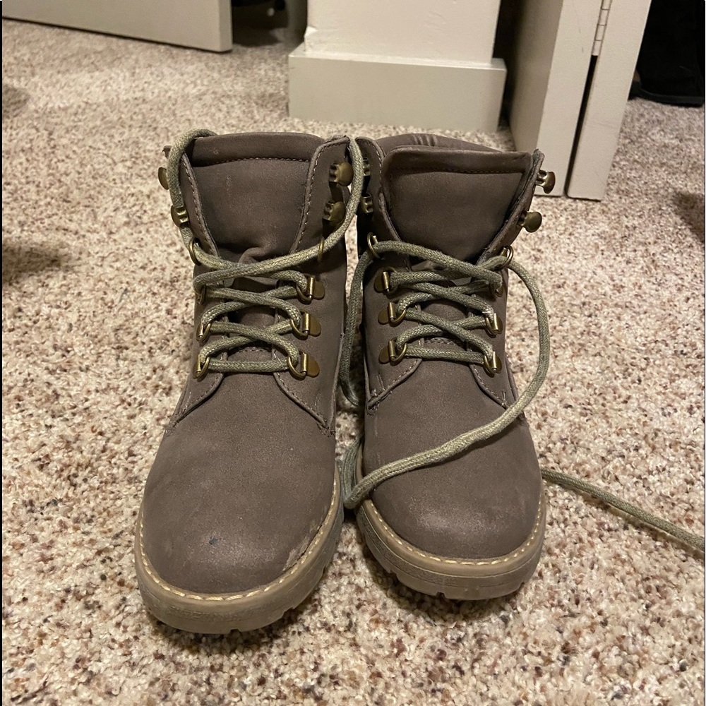 Combat style boots